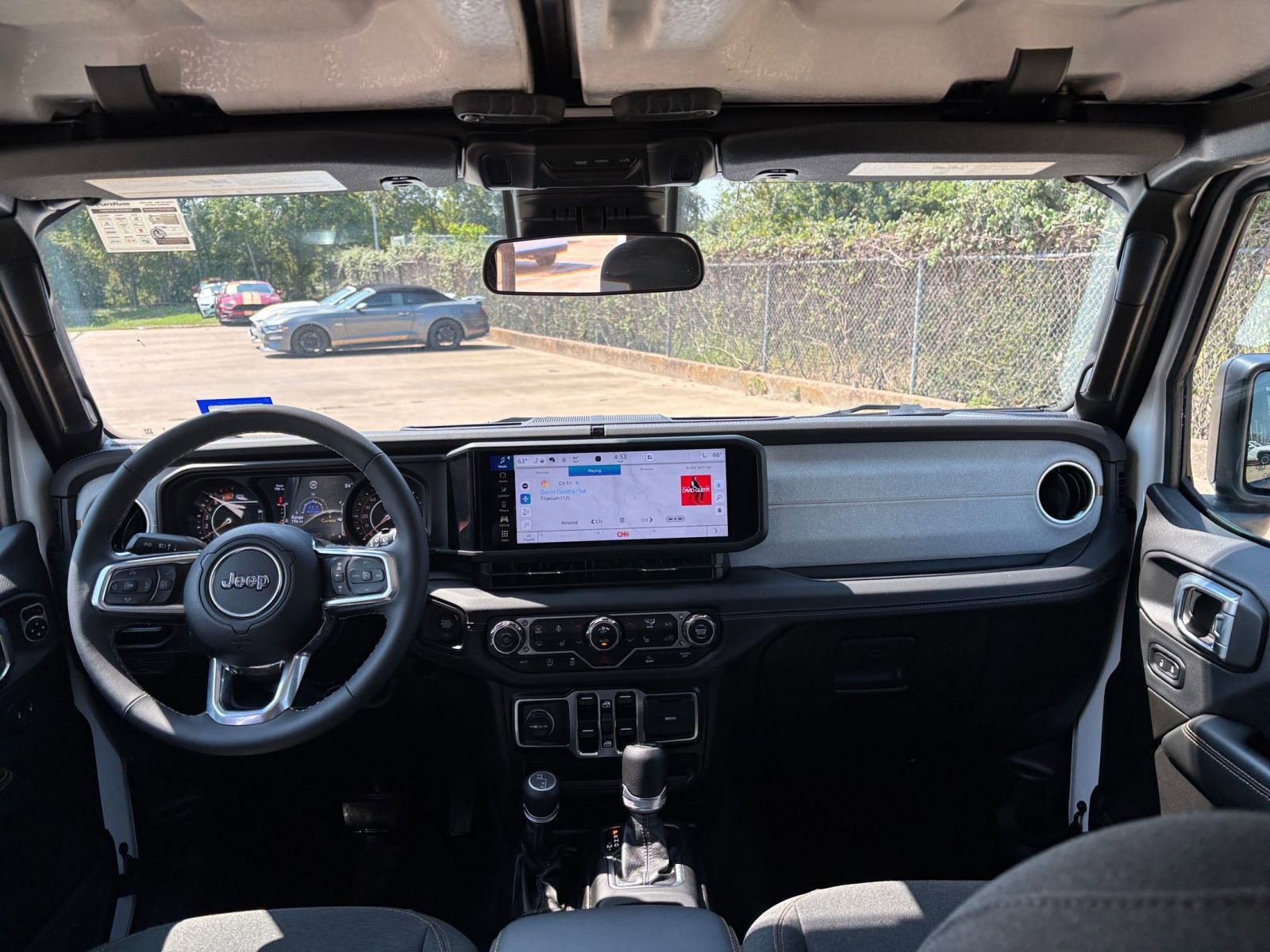 Used 2025 Jeep Wrangler Sahara image 31