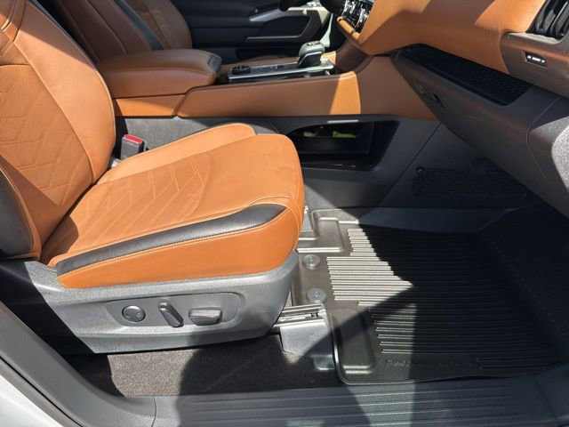 Used 2024 Nissan Pathfinder Platinum image 23