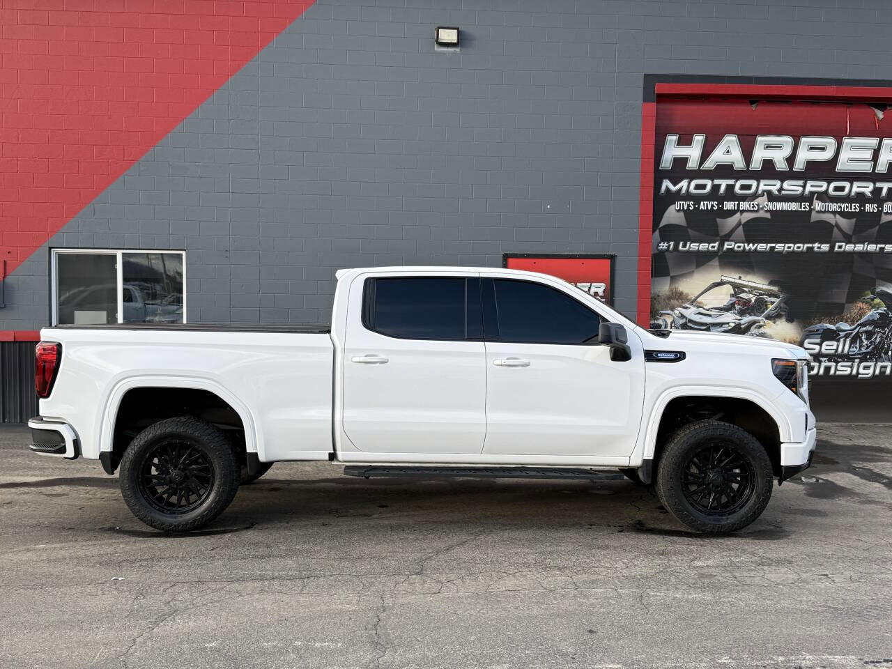 Used 2024 GMC Sierra 1500 Elevation image 2