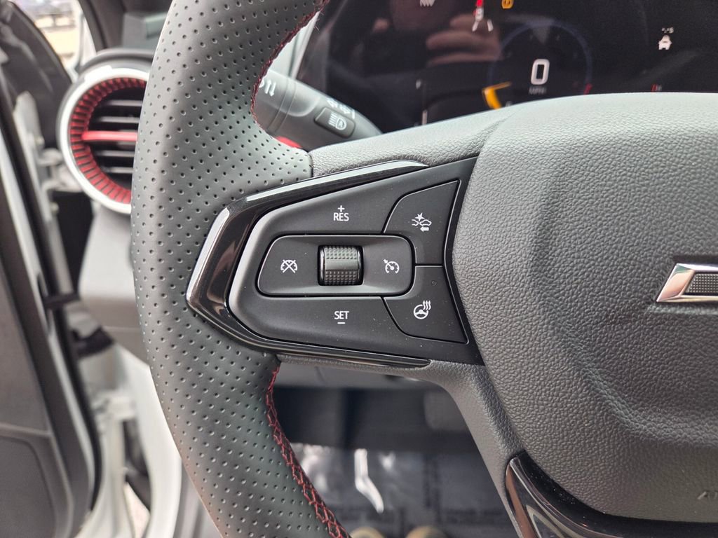 Certified 2024 Chevrolet Trax RS w/ Driver Confidence Package FWD image 30