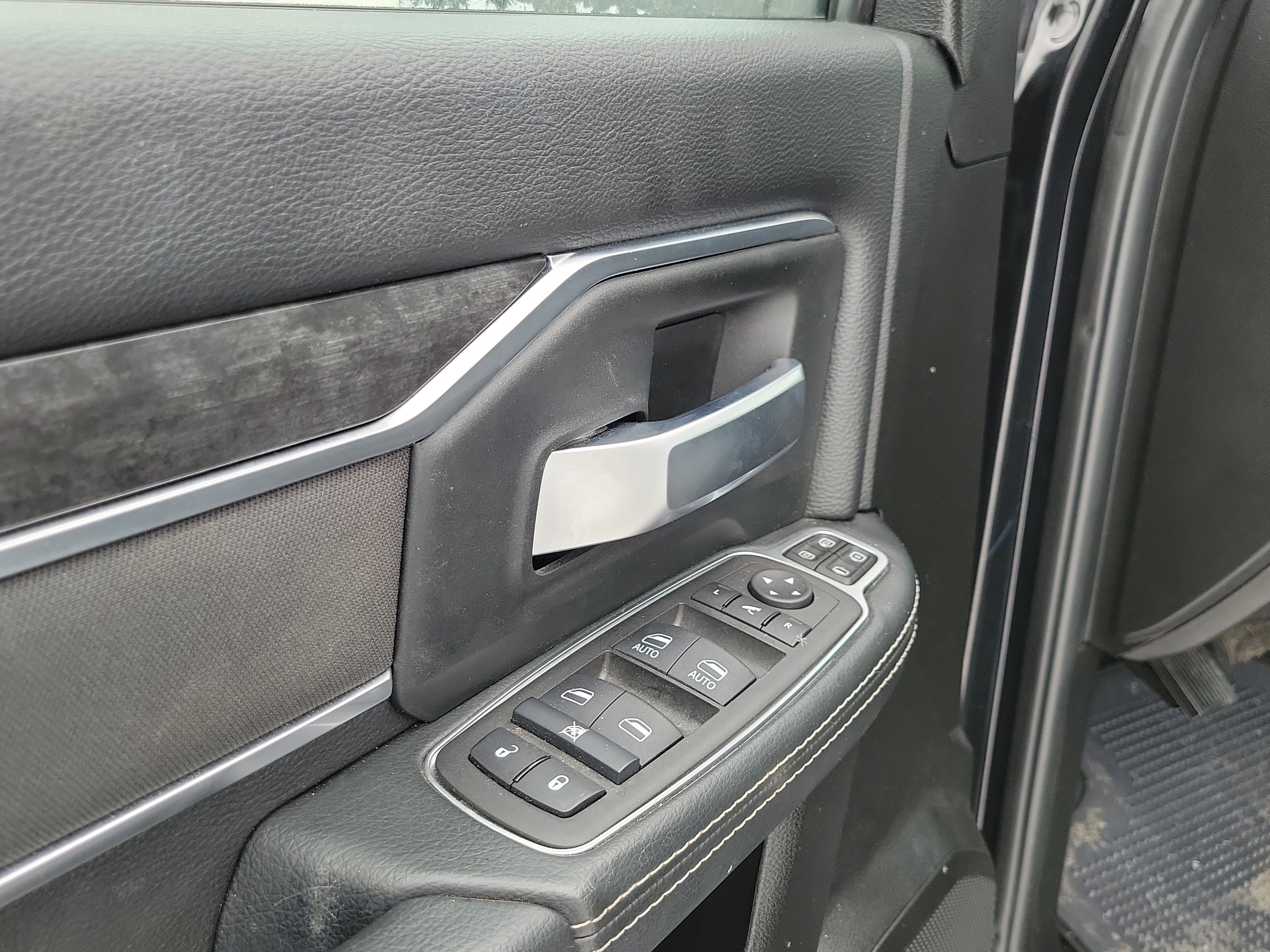 Used 2024 RAM 2500 Big Horn w/ Bed Utility Group image 7