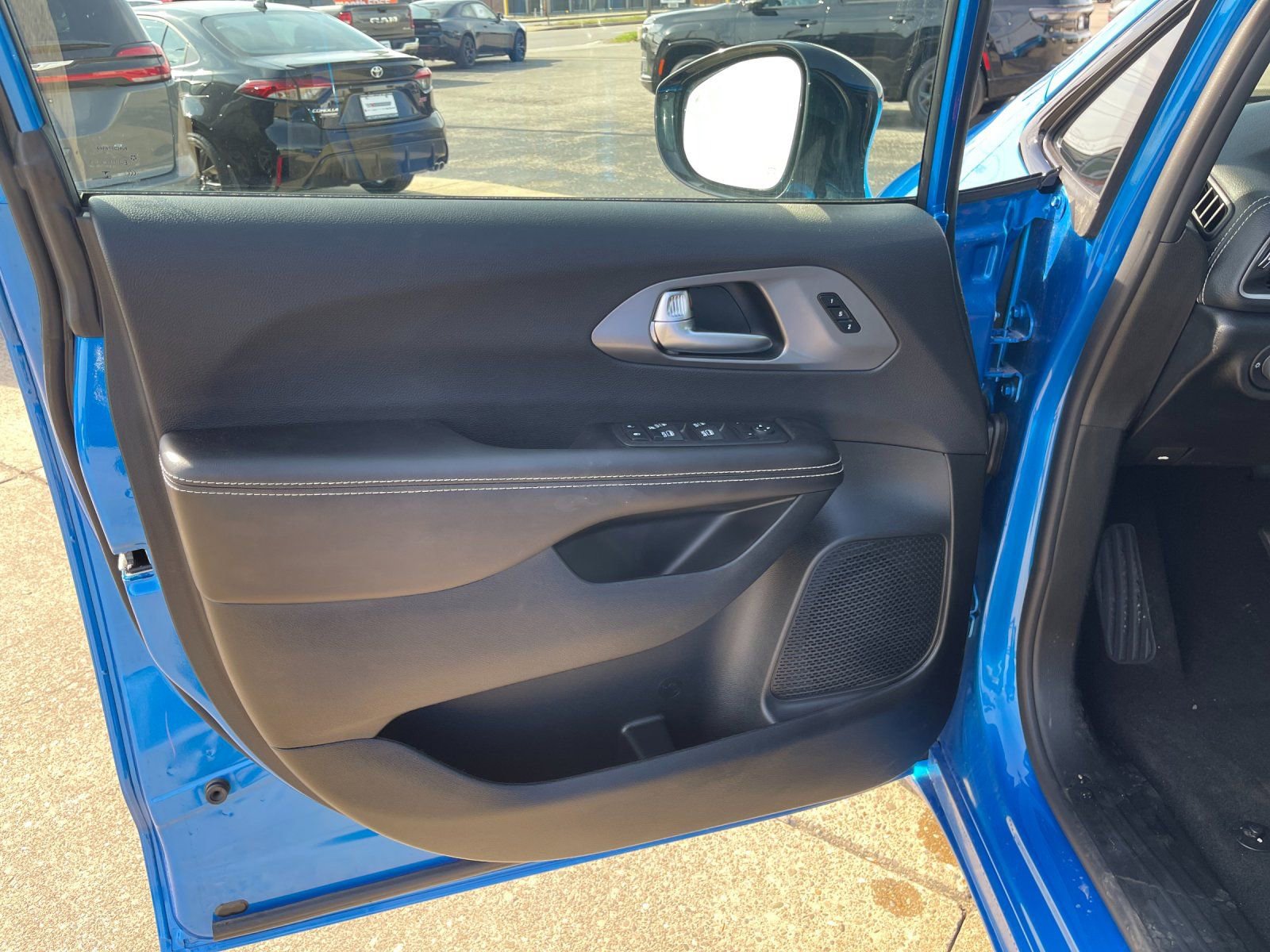 New 2026 Chrysler Pacifica Select w/ S Appearance Package image 11