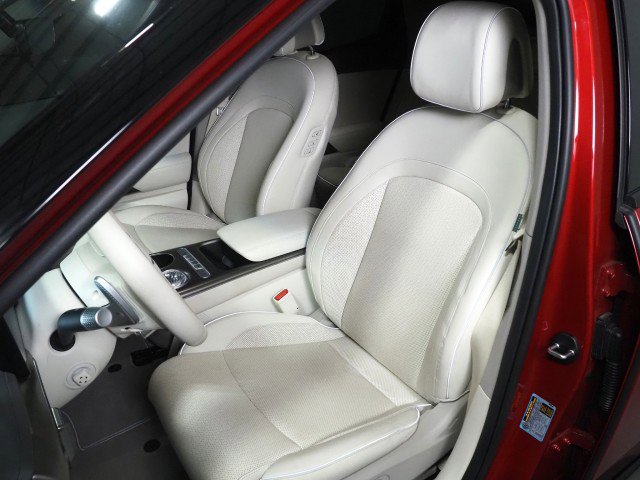 Used 2024 Genesis GV60 Advanced image 12