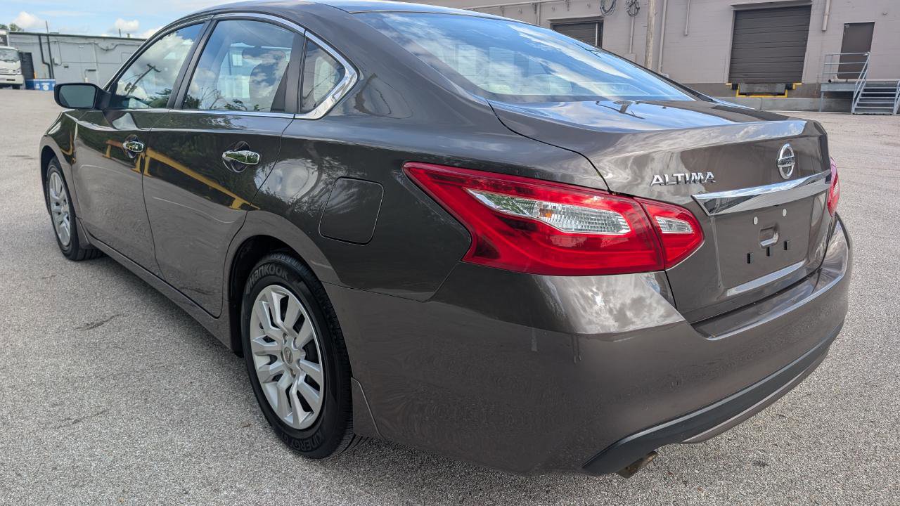 Used 2016 Nissan Altima 2.5 S w/ Power Driver Seat Package FWD image 4
