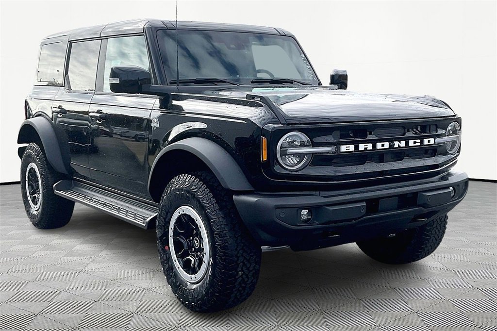 New 2025 Ford Bronco Outer Banks w/ Sasquatch Package