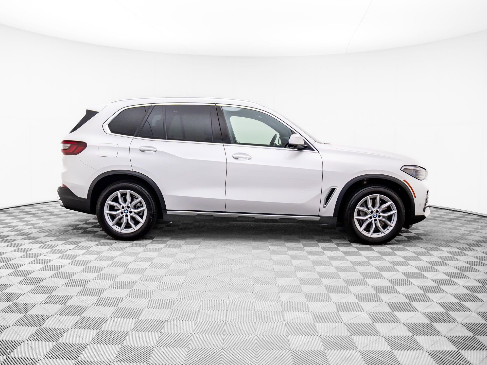 Used 2021 BMW X5 xDrive45e w/ Executive Package image 7