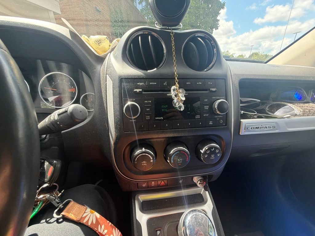 Used 2014 Jeep Compass Latitude FWD image 13