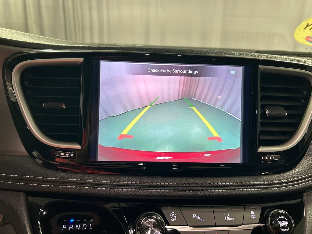 New 2027 Chrysler Pacifica Select FWD image 16
