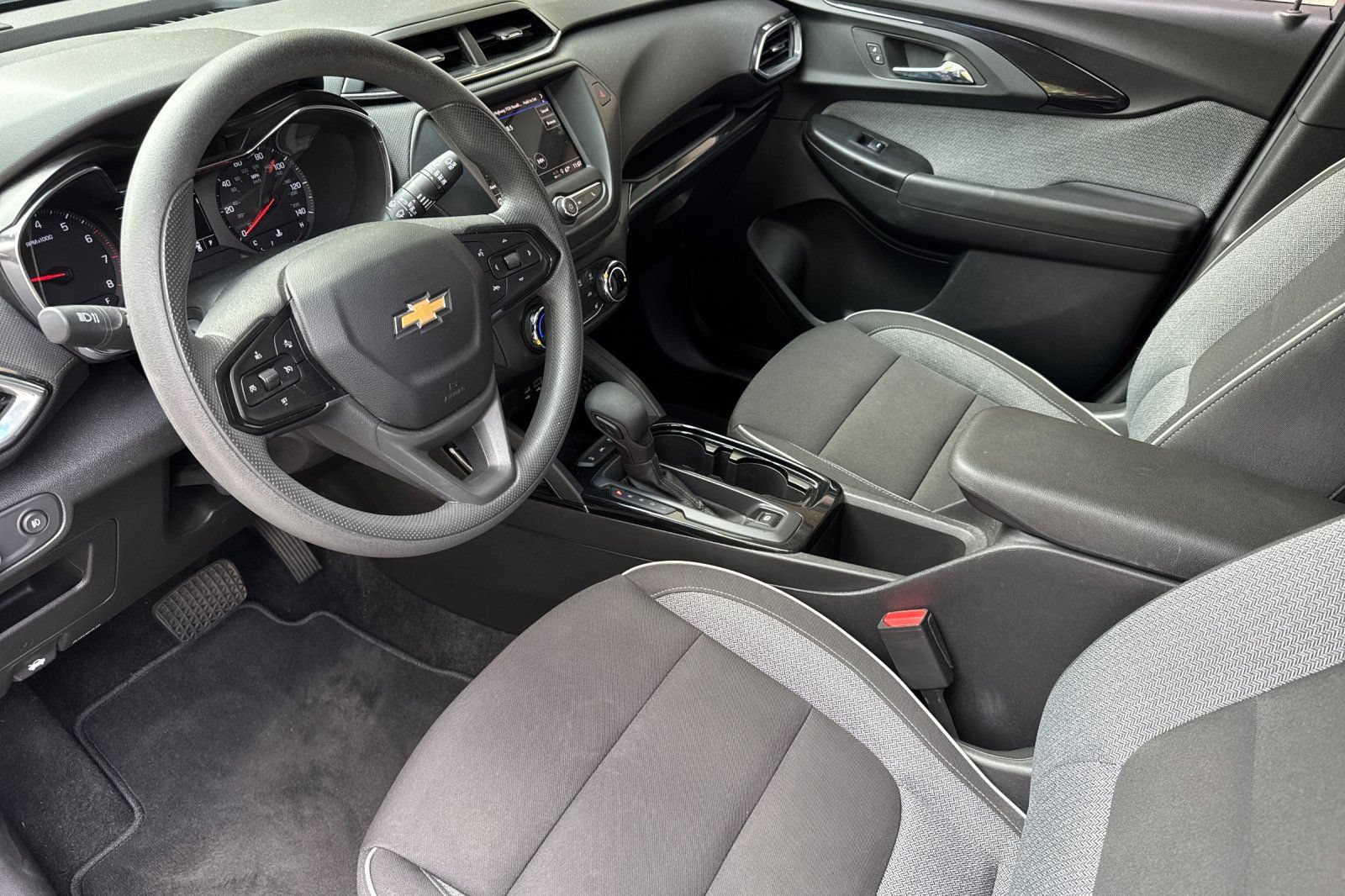 Used 2023 Chevrolet TrailBlazer LT FWD image 11