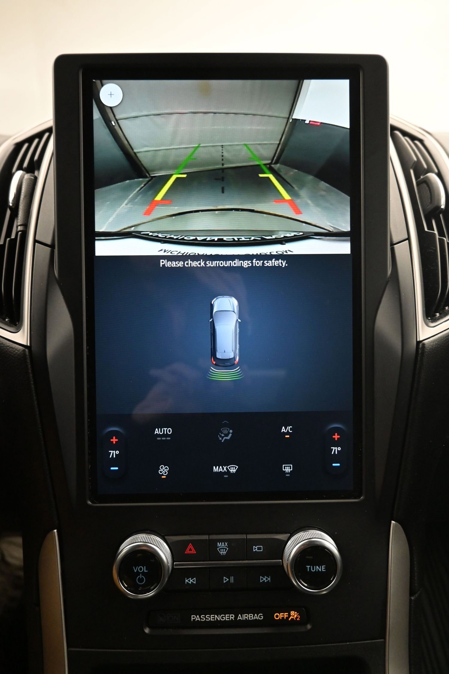 Used 2024 Ford Edge SE w/ Black Appearance Package image 16