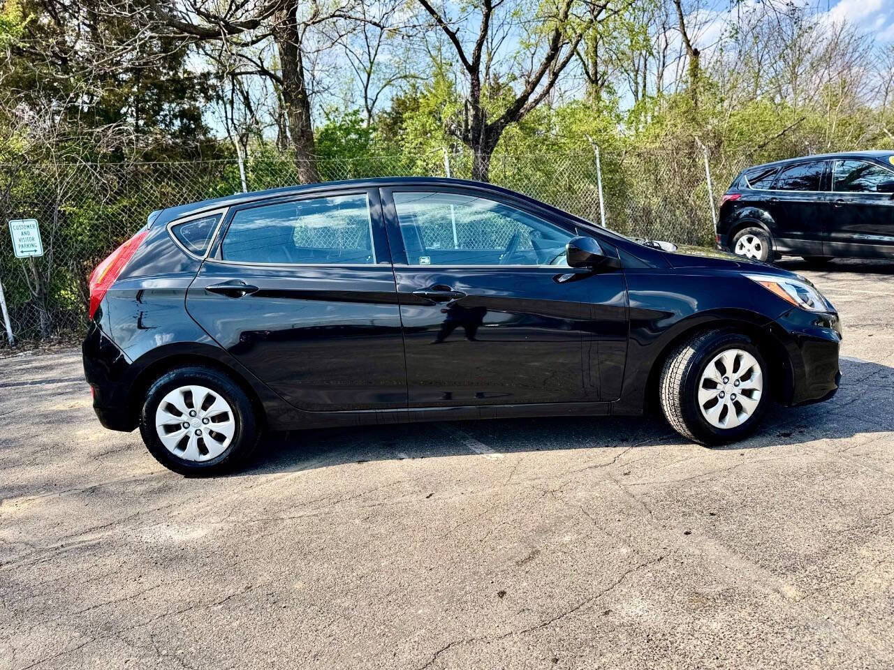 Used 2017 Hyundai Accent SE image 2