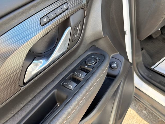 Used 2022 GMC Terrain SLT w/ Tech Package AWD/4WD image 15