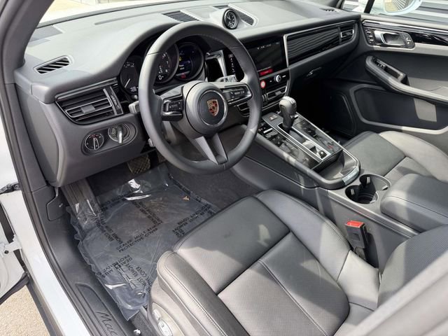 Used 2025 Porsche Macan image 4