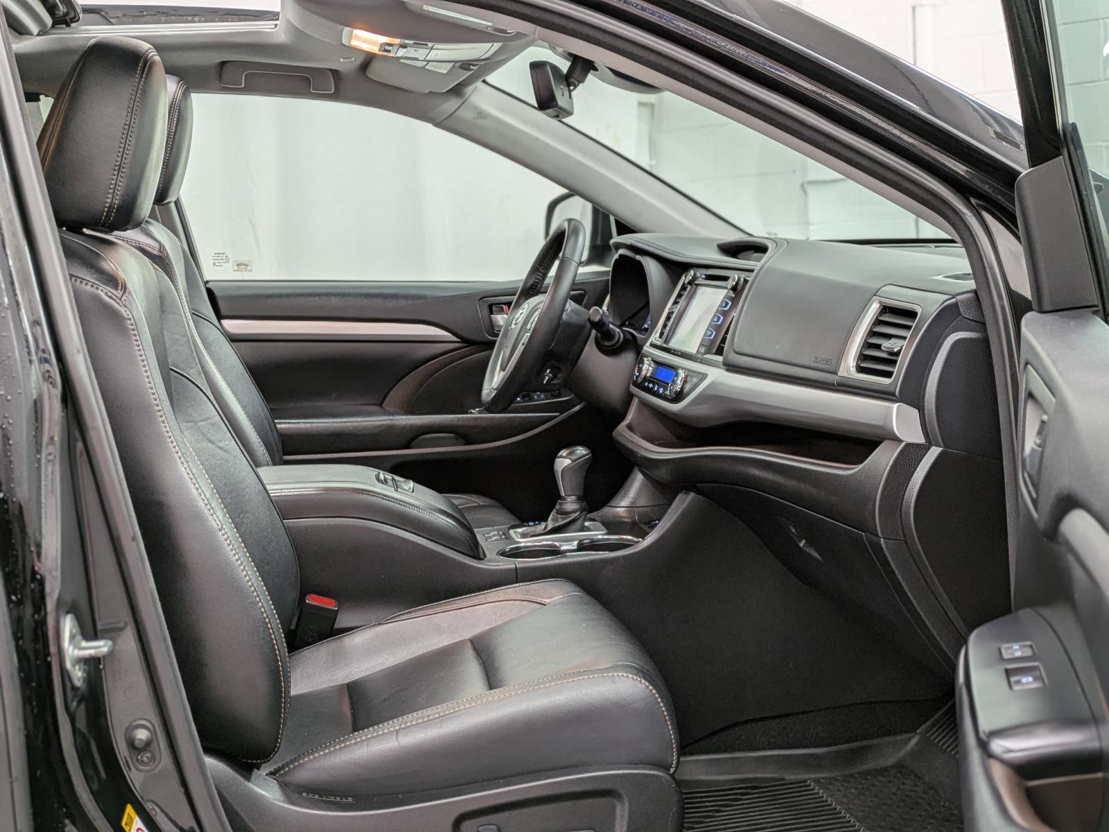 Used 2018 Toyota Highlander XLE image 32