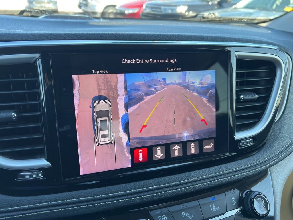 Used 2022 Chrysler Pacifica Touring-L w/ Uconnect Theater Family Group image 14