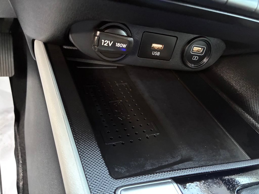 Used 2023 Hyundai Elantra Limited FWD image 30
