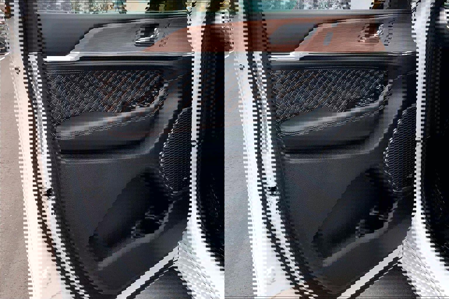 Used 2025 Jeep Grand Cherokee L Summit w/ Obsidian Package AWD/4WD image 25