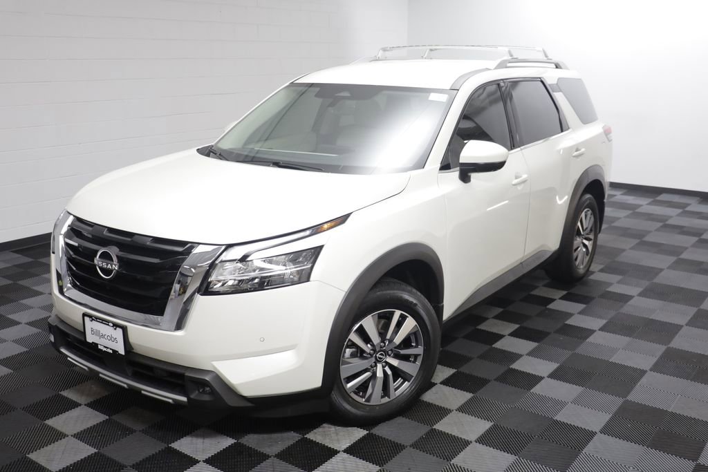 Used 2023 Nissan Pathfinder SL image 2