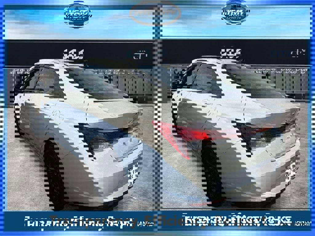 Used 2021 Hyundai Elantra SEL w/ Convenience Package FWD image 5