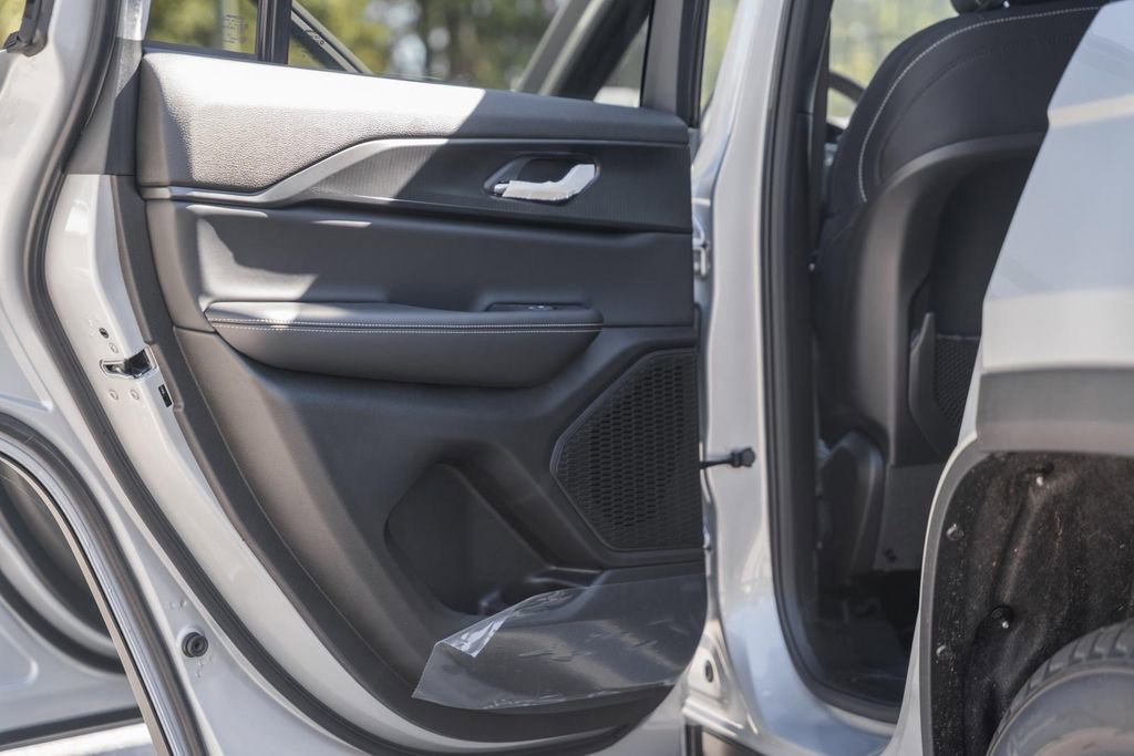 New 2025 Jeep Grand Cherokee Laredo X w/ Luxury Tech Group I image 35