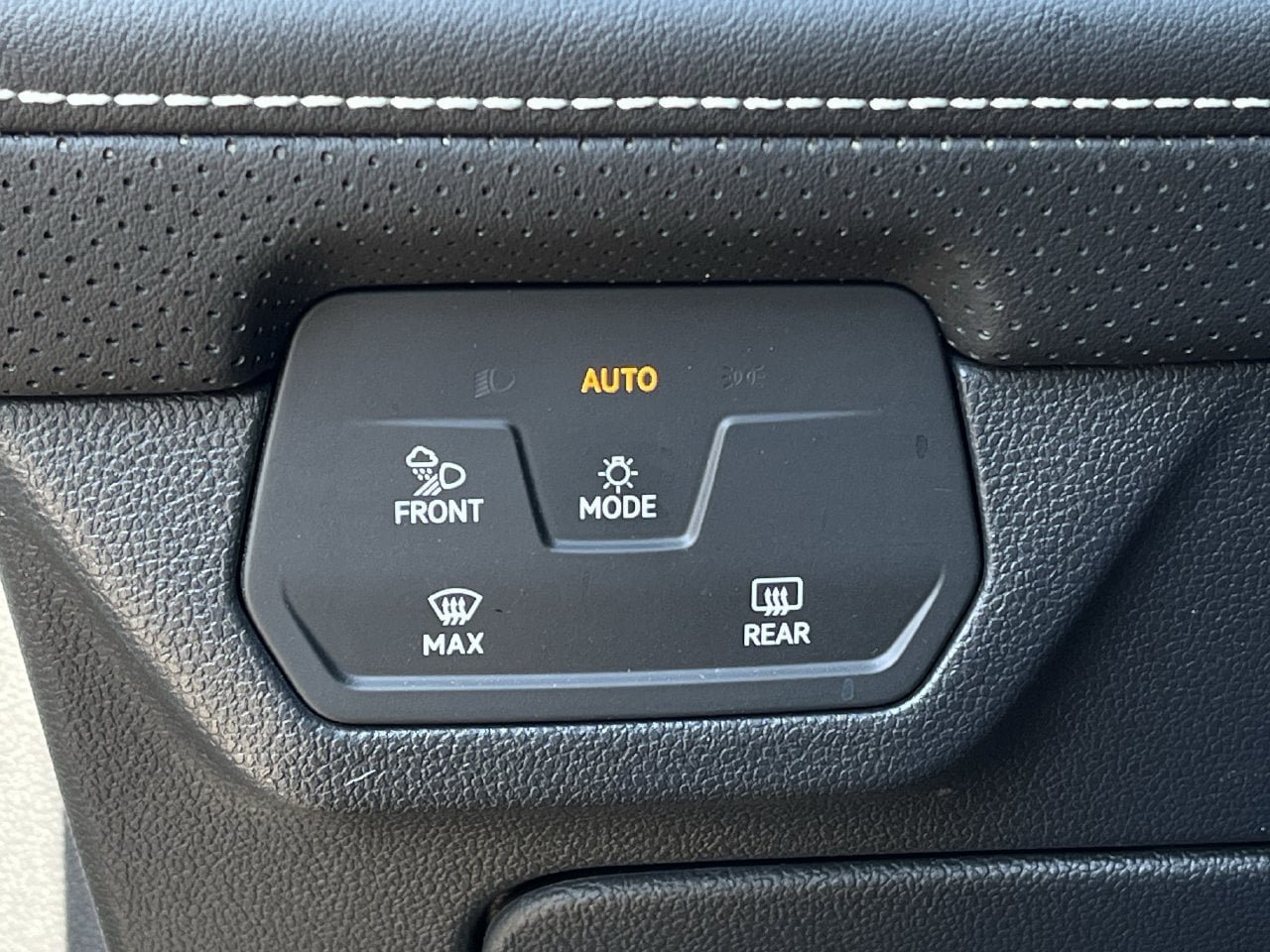 Used 2026 Volkswagen Atlas Cross Sport SE FWD image 20
