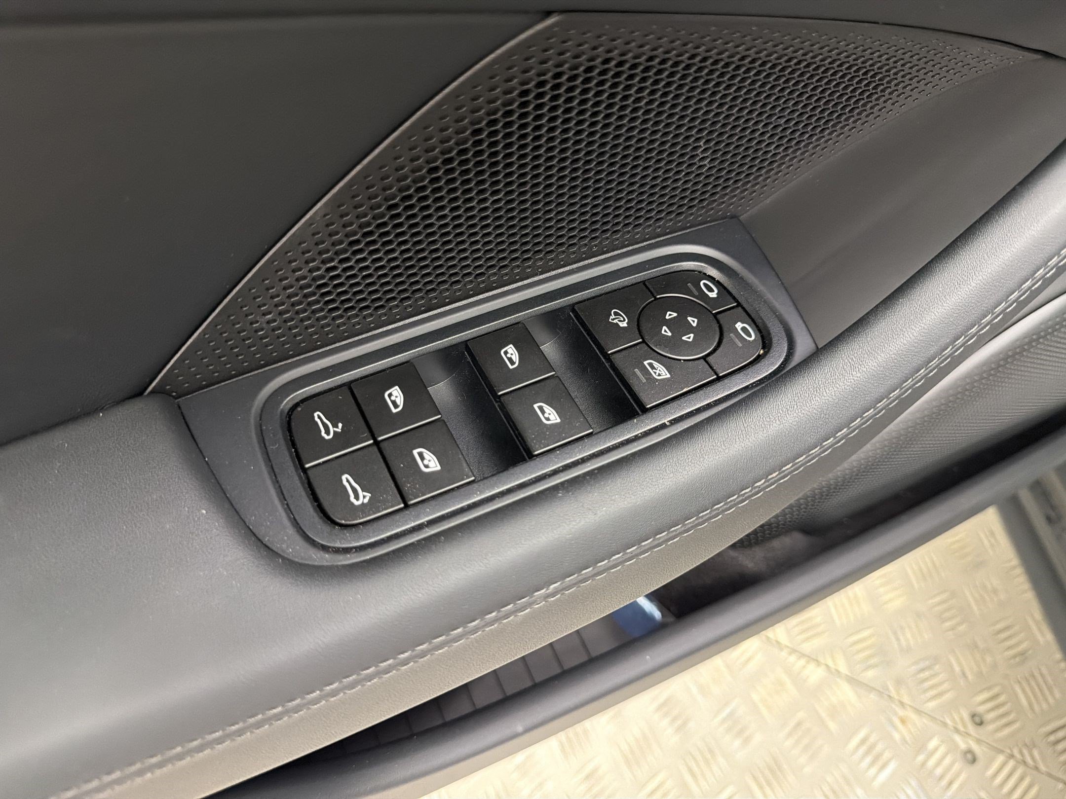 New 2026 Porsche Panamera image 12