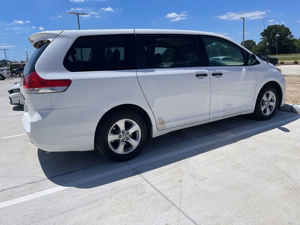 Used 2014 Toyota Sienna L FWD image 5