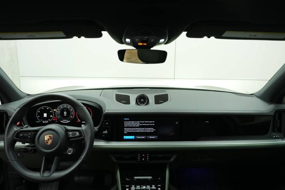 Certified 2025 Porsche Cayenne image 16