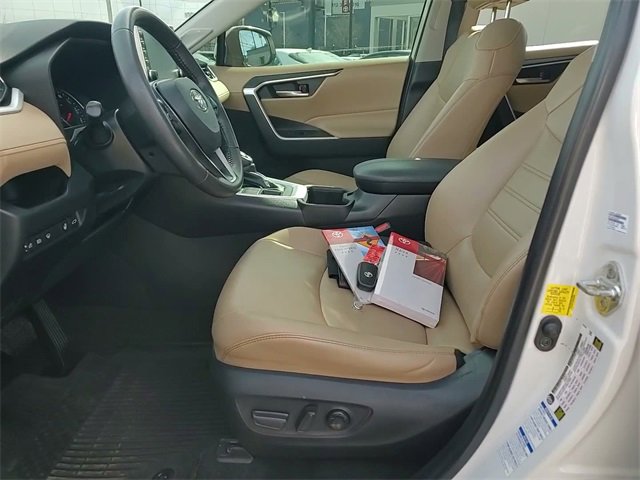 Used 2022 Toyota RAV4 XLE Premium image 12