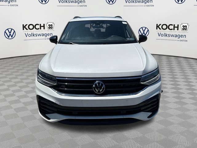 Used 2024 Volkswagen Tiguan SE R-Line AWD/4WD image 2
