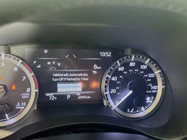 Used 2024 Toyota Highlander LE FWD image 11