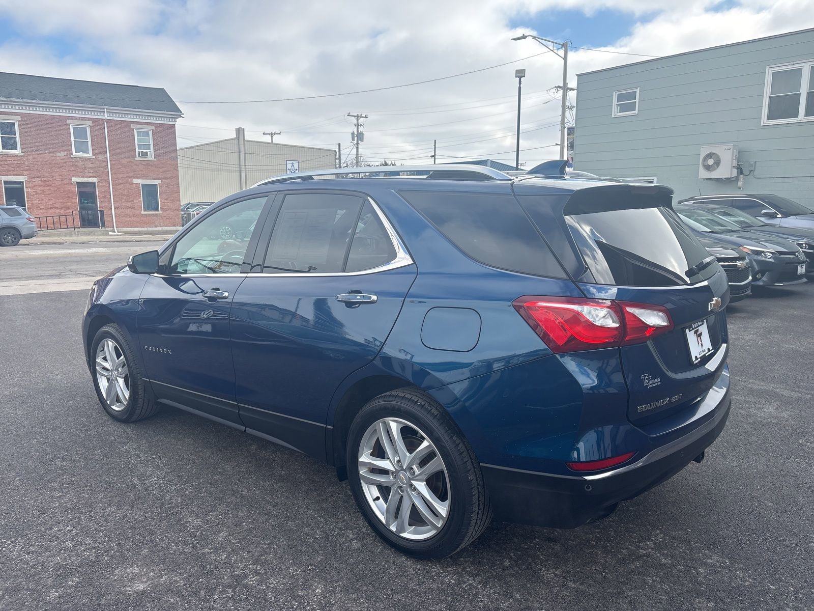 Used 2019 Chevrolet Equinox Premier FWD image 2