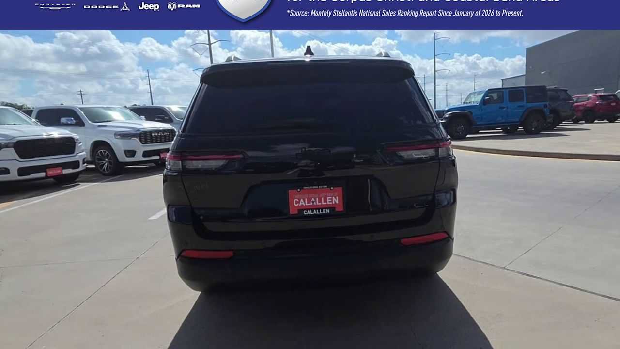 Used 2024 Jeep Grand Cherokee L Limited w/ Black Appearance Package AWD/4WD image 7