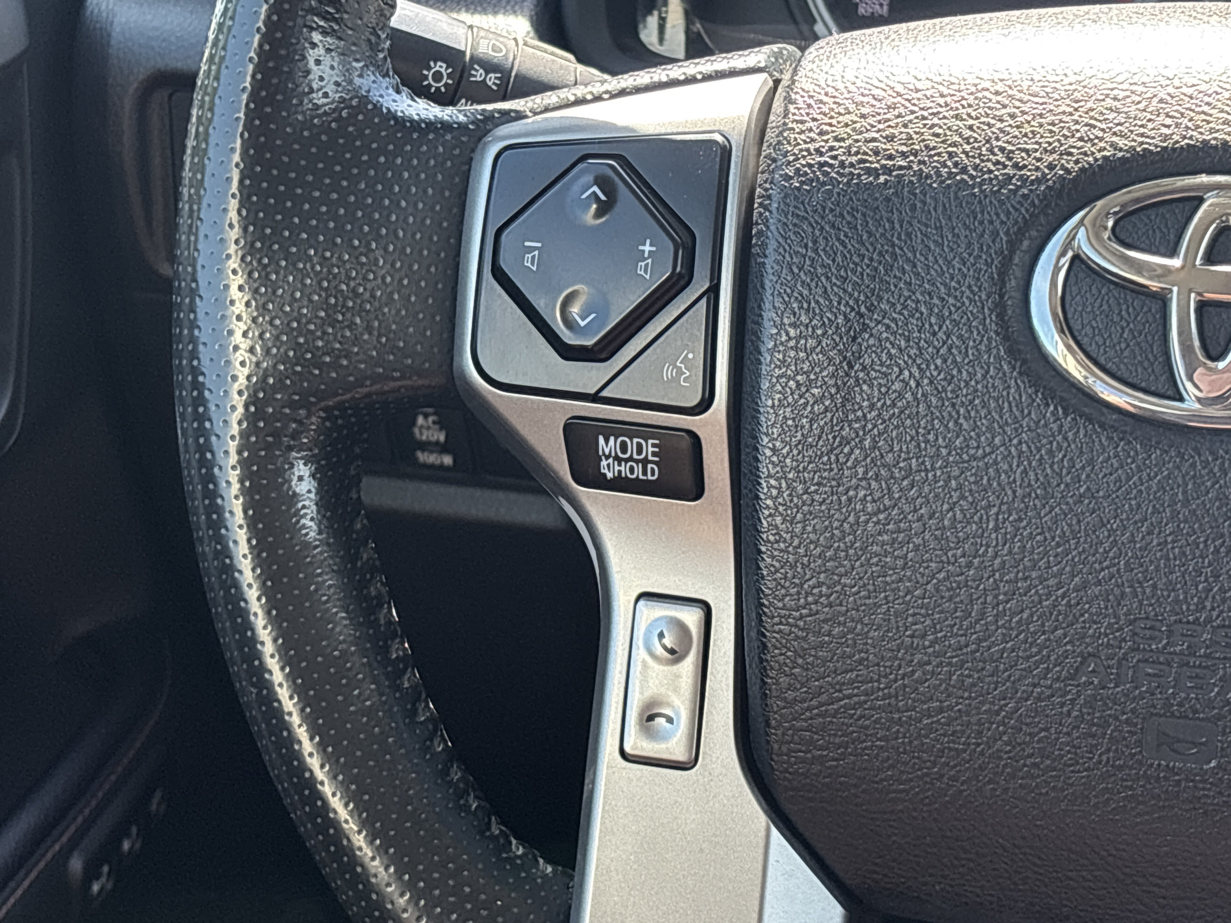 Used 2023 Toyota 4Runner Limited AWD/4WD image 5
