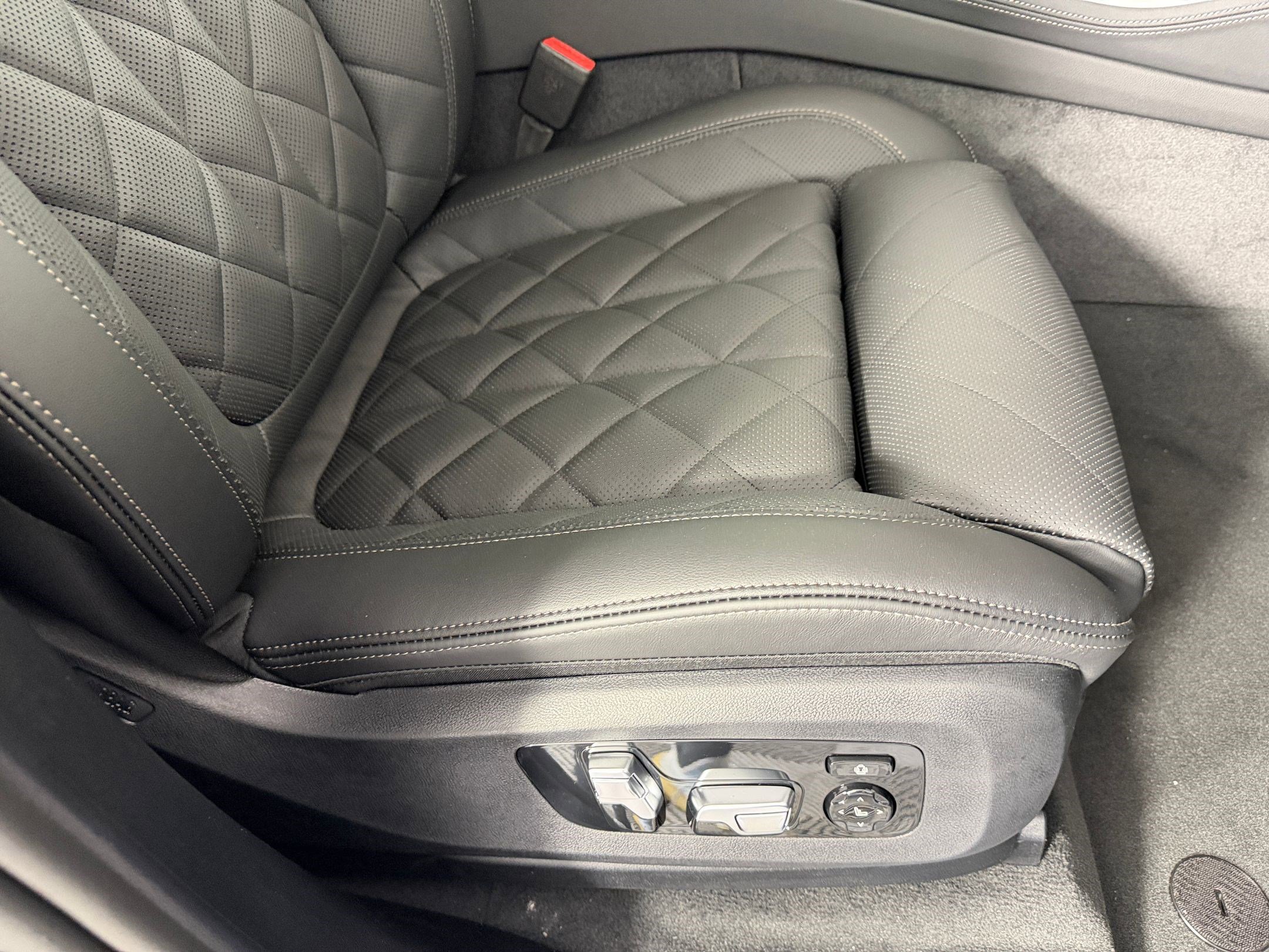 New 2026 BMW X5 xDrive50e w/ Executive Package image 34