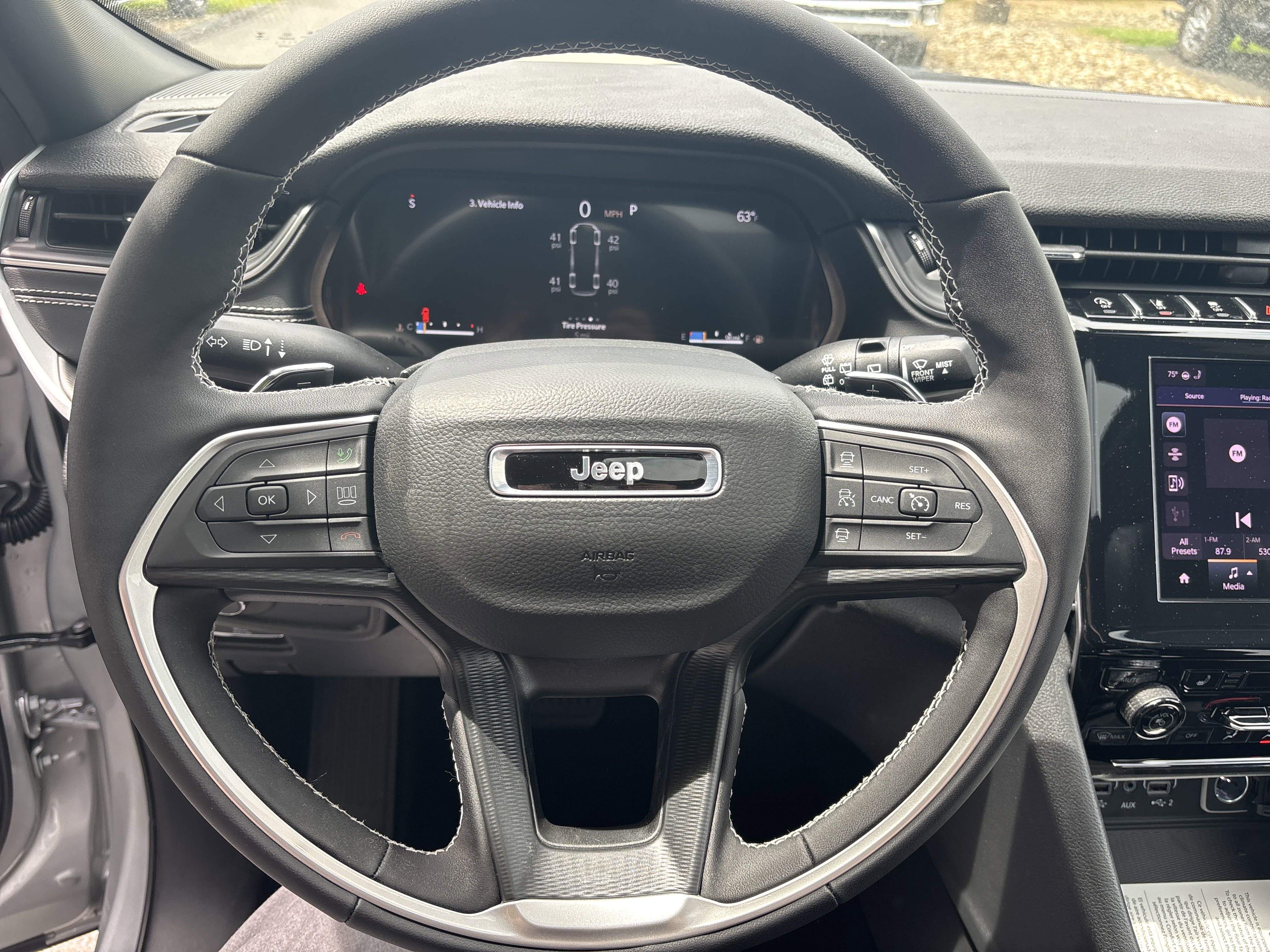 New 2025 Jeep Grand Cherokee L Altitude image 18