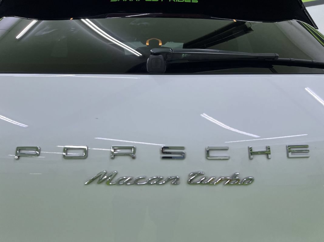 Used 2016 Porsche Macan Turbo AWD/4WD image 12
