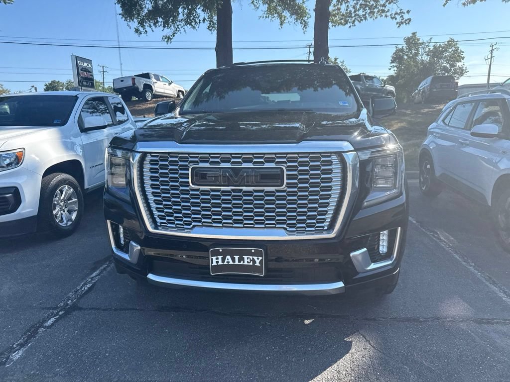 Used 2021 GMC Yukon Denali w/ Denali Premium Package AWD/4WD image 2