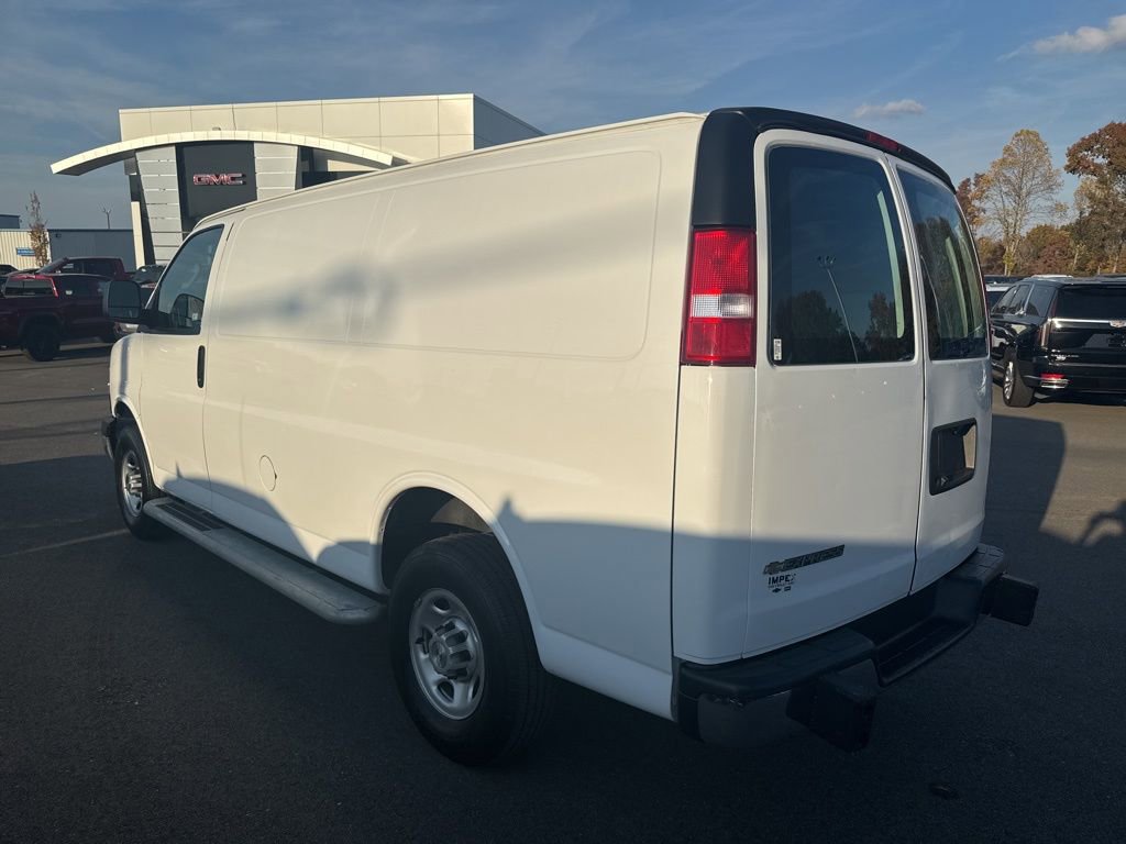 Used 2023 Chevrolet Express 2500 w/ Driver Convenience Package RWD image 3
