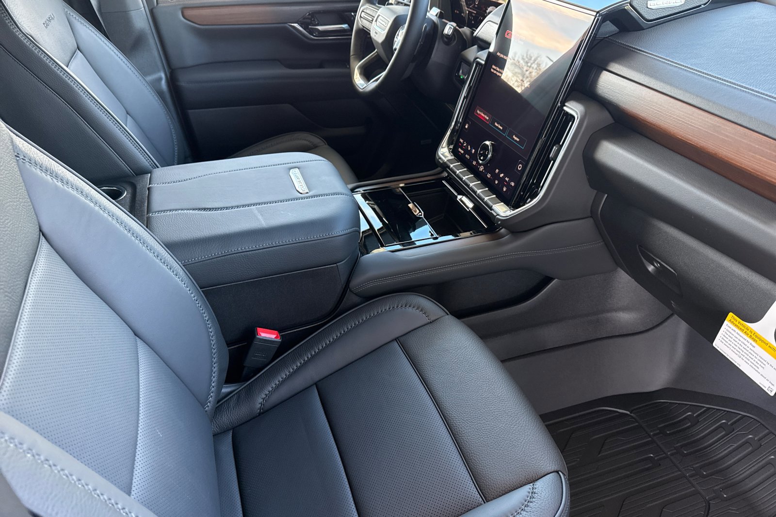 New 2026 GMC Yukon XL Denali w/ Denali Reserve Package image 19