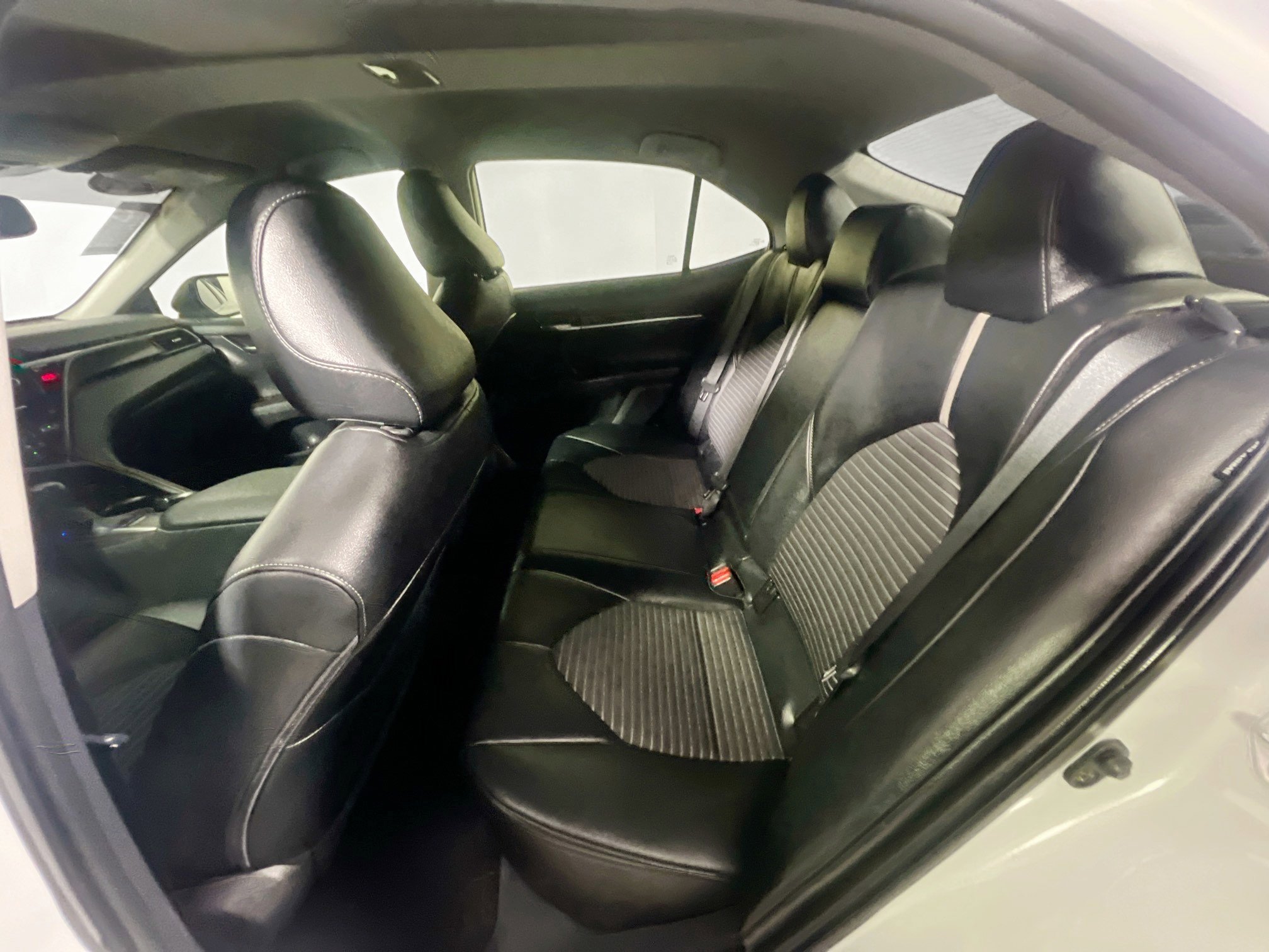 Used 2022 Toyota Camry SE image 29