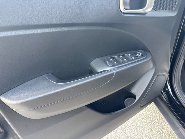 Used 2023 Hyundai Venue SEL FWD image 13
