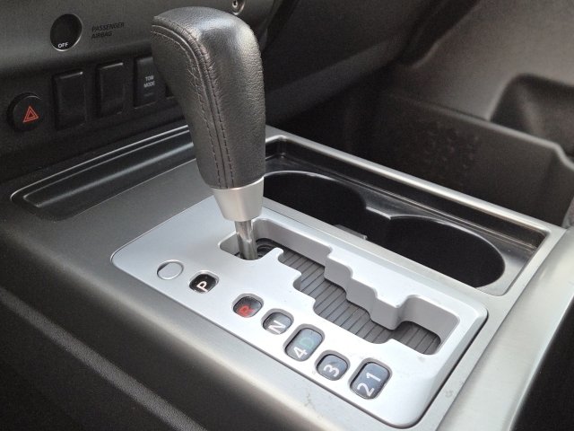 Used 2012 Nissan Titan SV w/ SV Premium Utility Pkg image 19