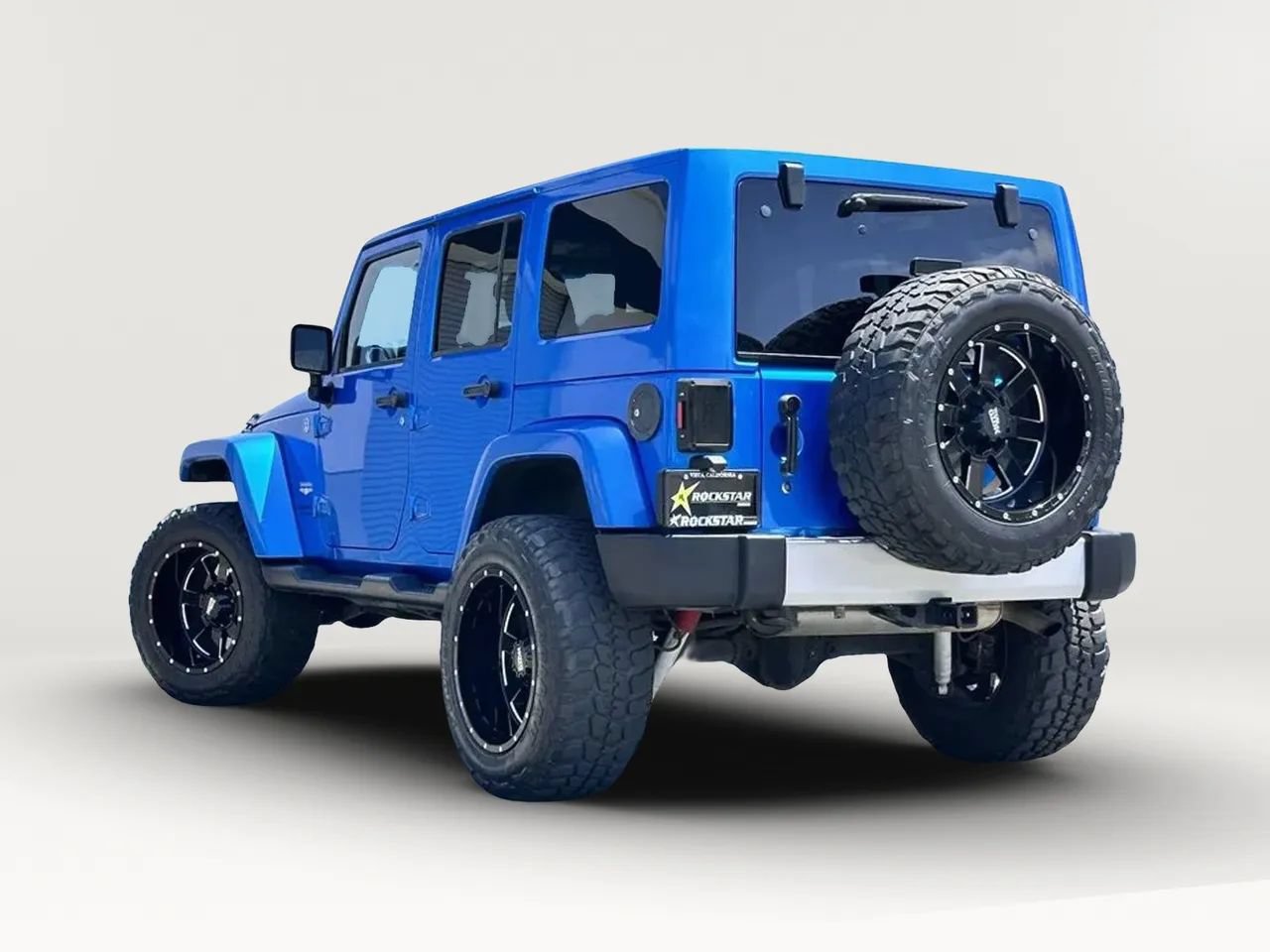 Used 2015 Jeep Wrangler Unlimited Sahara w/ Connectivity Group AWD/4WD image 4