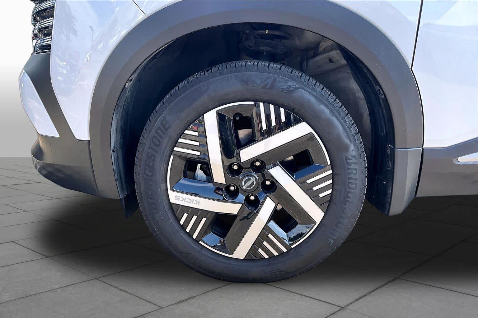 Certified 2026 Nissan Kicks SV FWD image 10