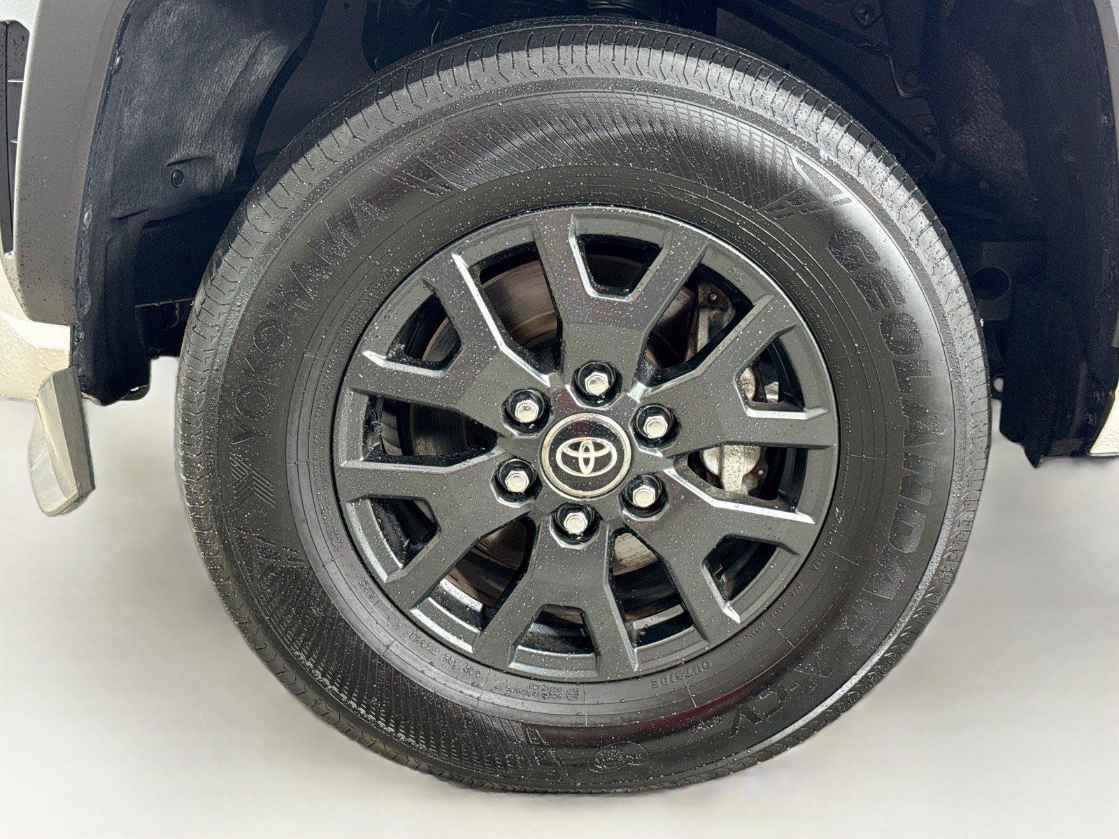 Used 2025 Toyota 4Runner SR5 AWD/4WD image 31