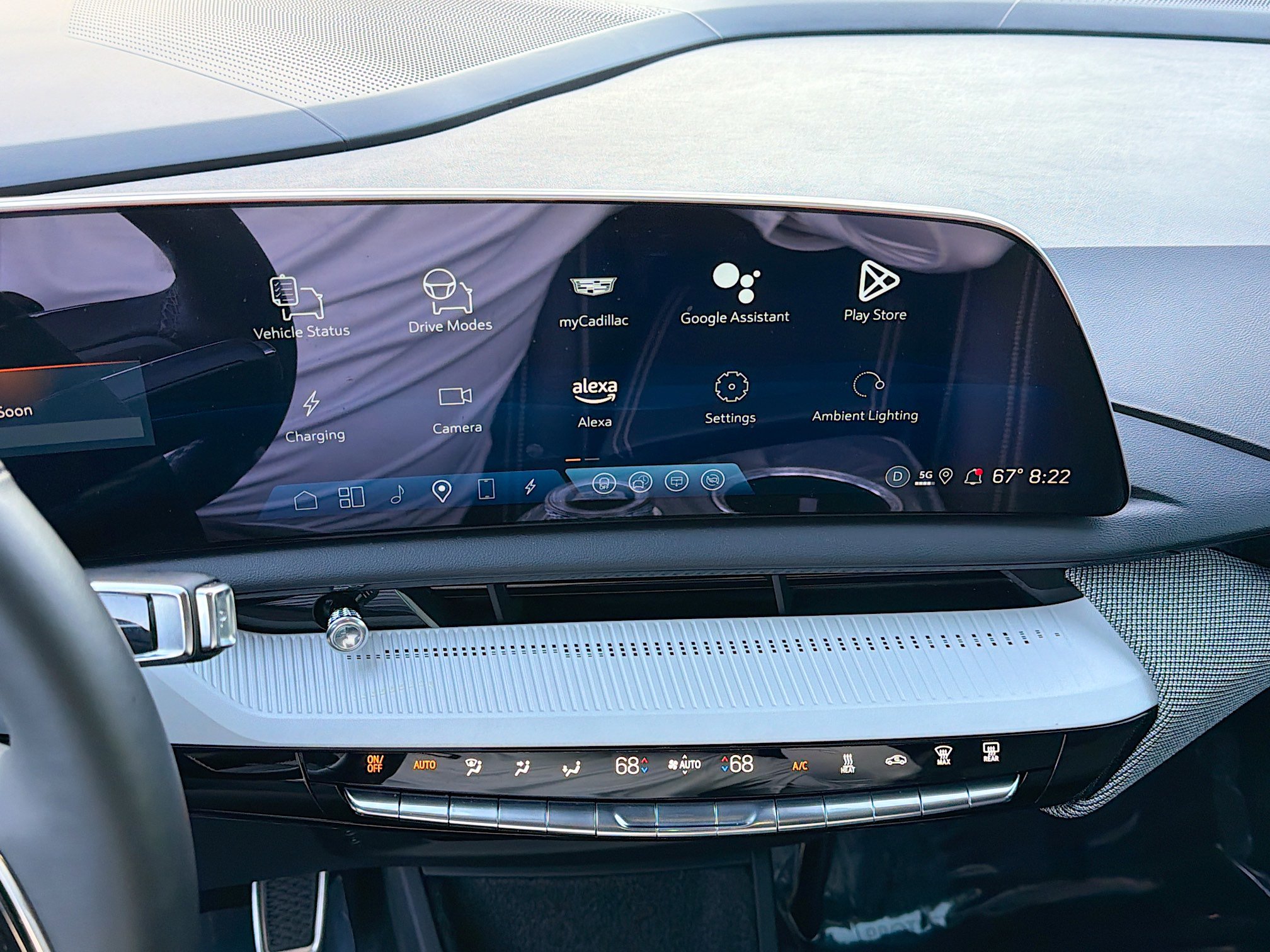 Used 2025 Cadillac Optiq Sport 1 w/ LPO, Floor Liner Package image 30