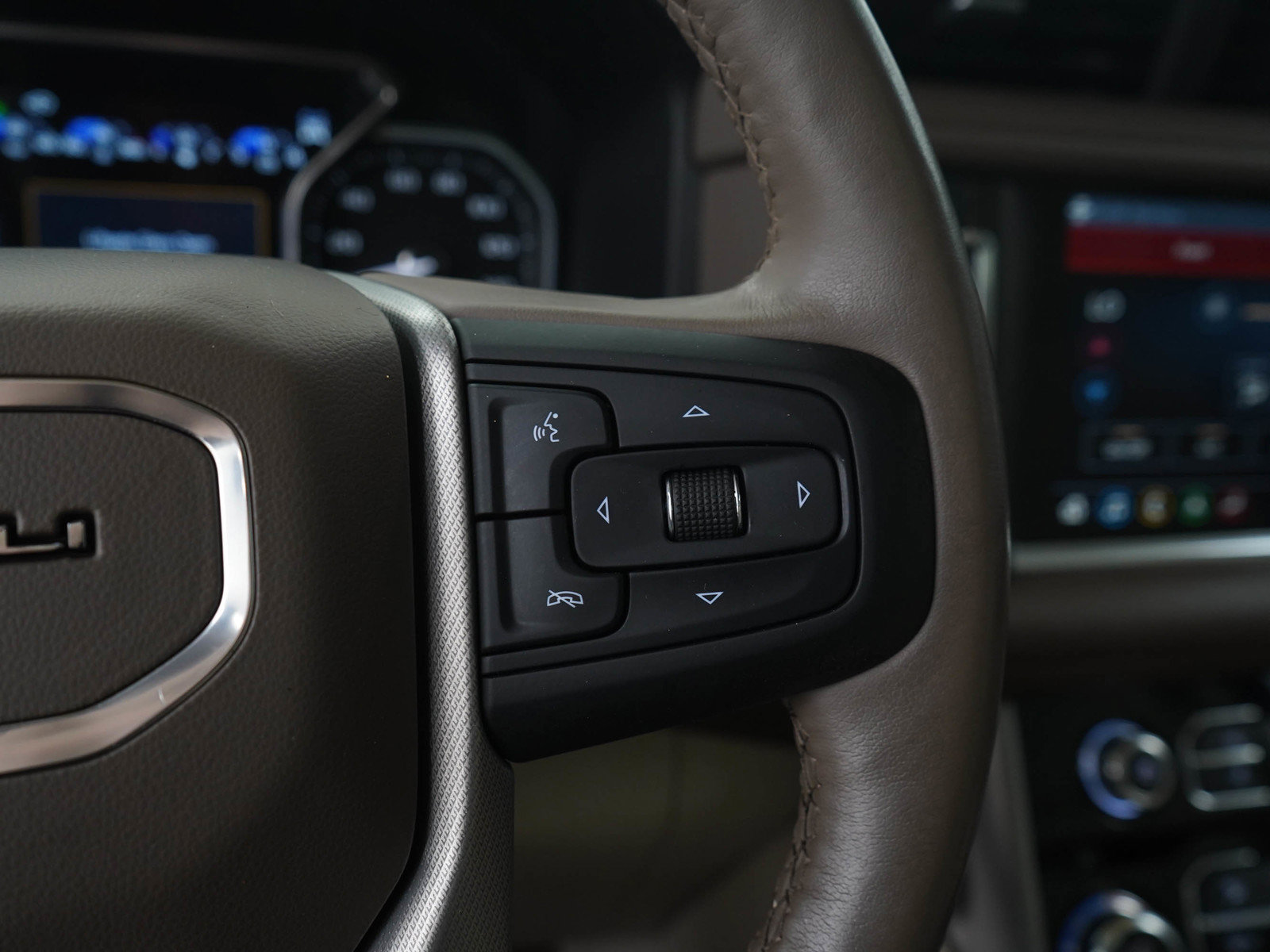 Used 2021 GMC Yukon Denali w/ Denali Ultimate Package AWD/4WD image 31