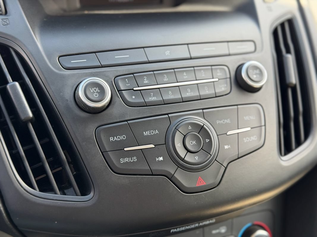 Used 2018 Ford Focus SE FWD image 17