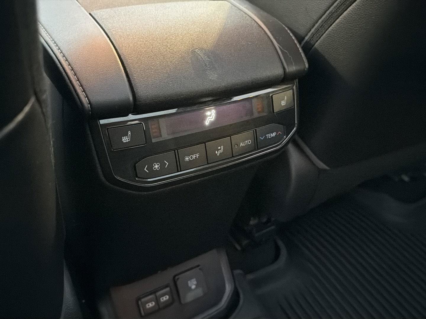 Used 2022 Toyota Highlander Platinum FWD image 13